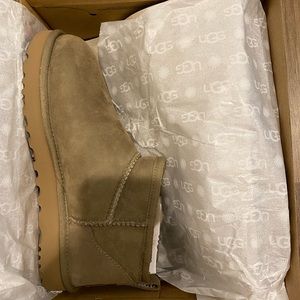 Ugg Women’s Classic Ultra Mini in Antilope